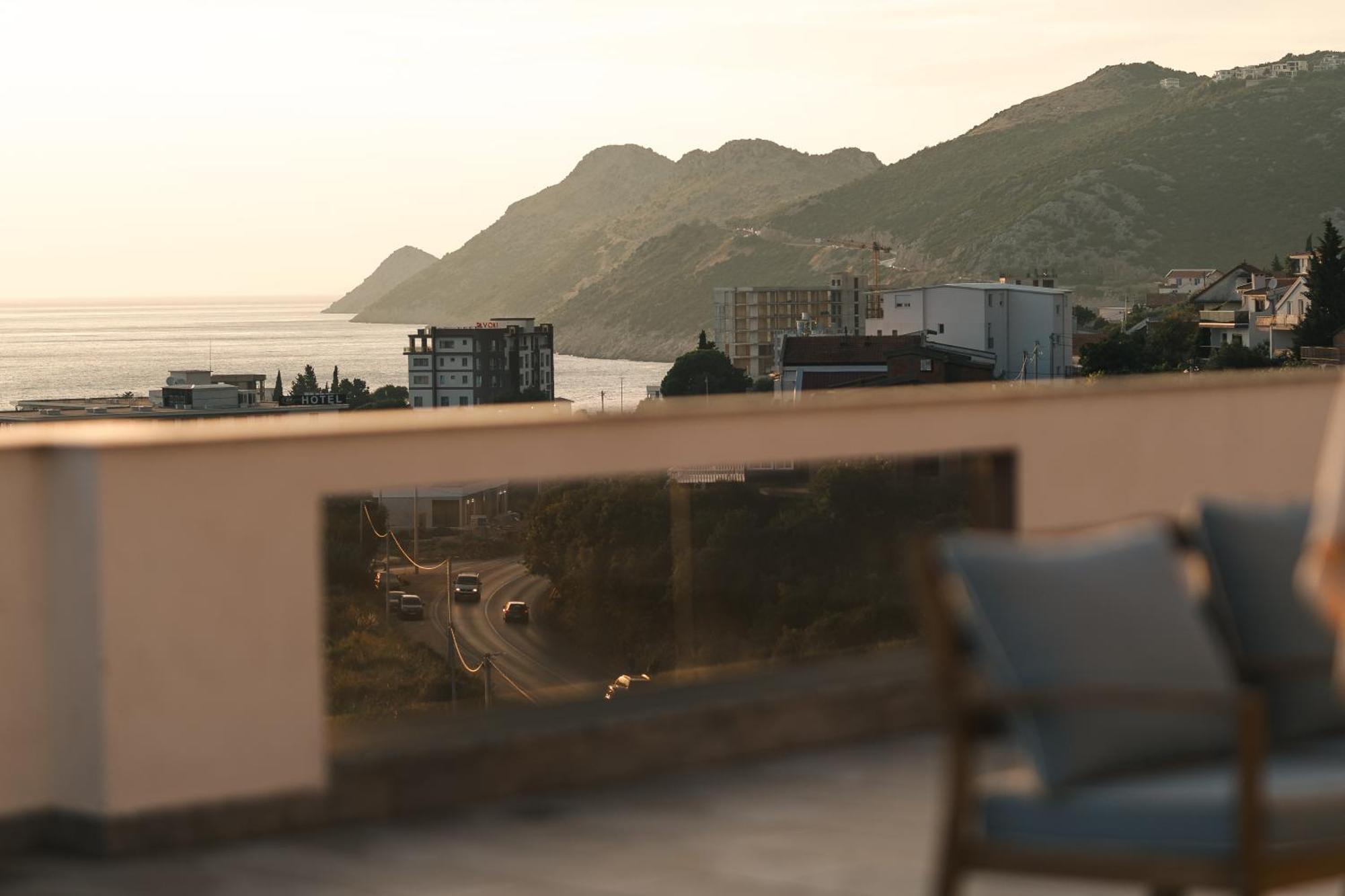 Lux Hotel M Dobra Voda Esterno foto