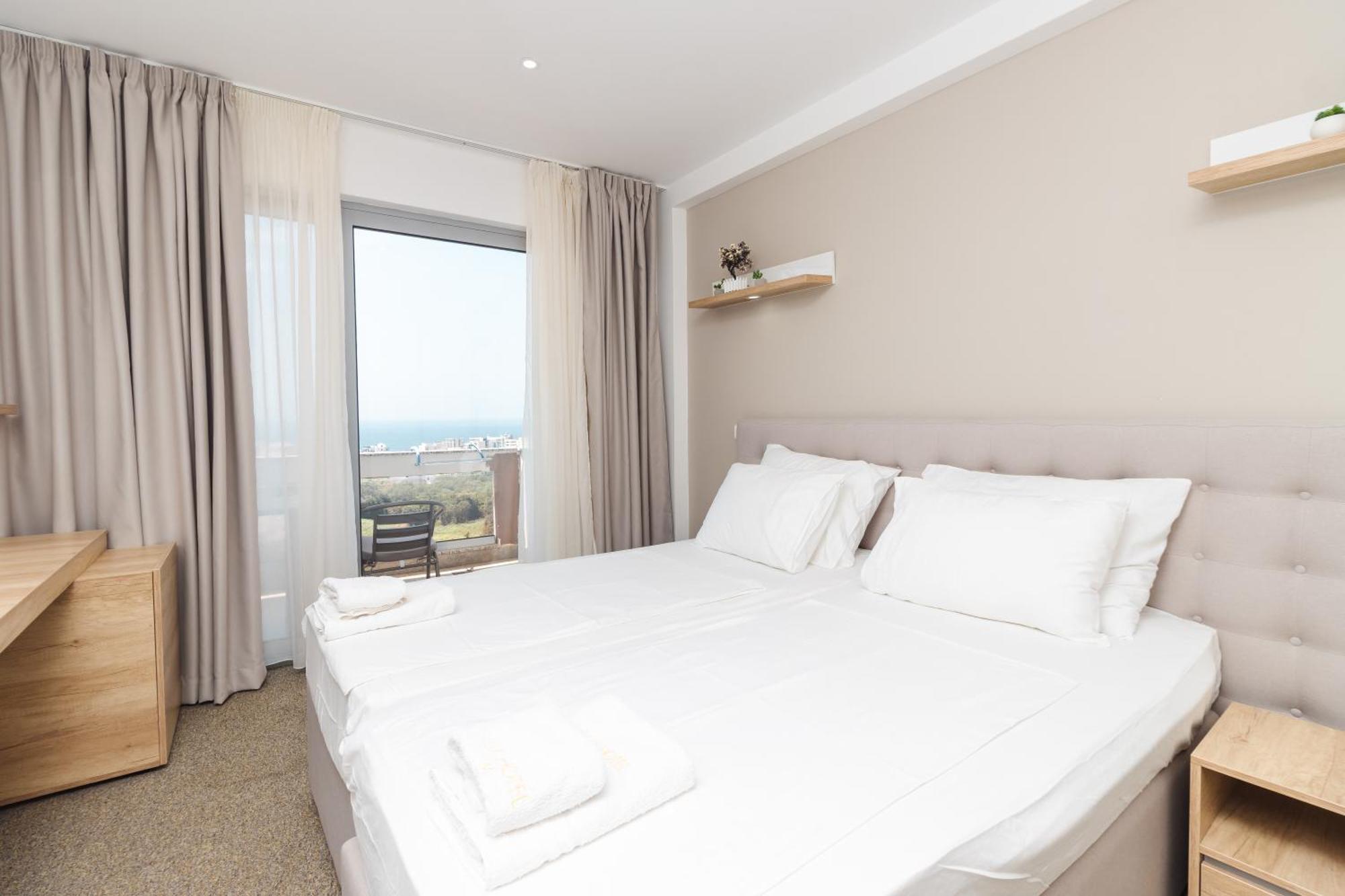 Lux Hotel M Dobra Voda Esterno foto