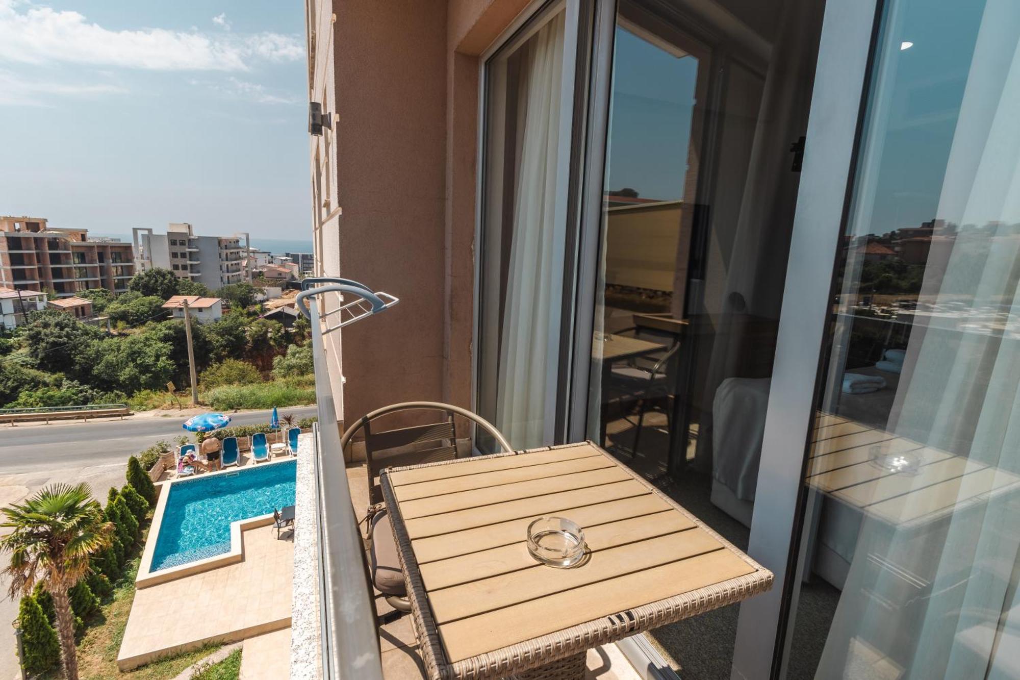Lux Hotel M Dobra Voda Esterno foto