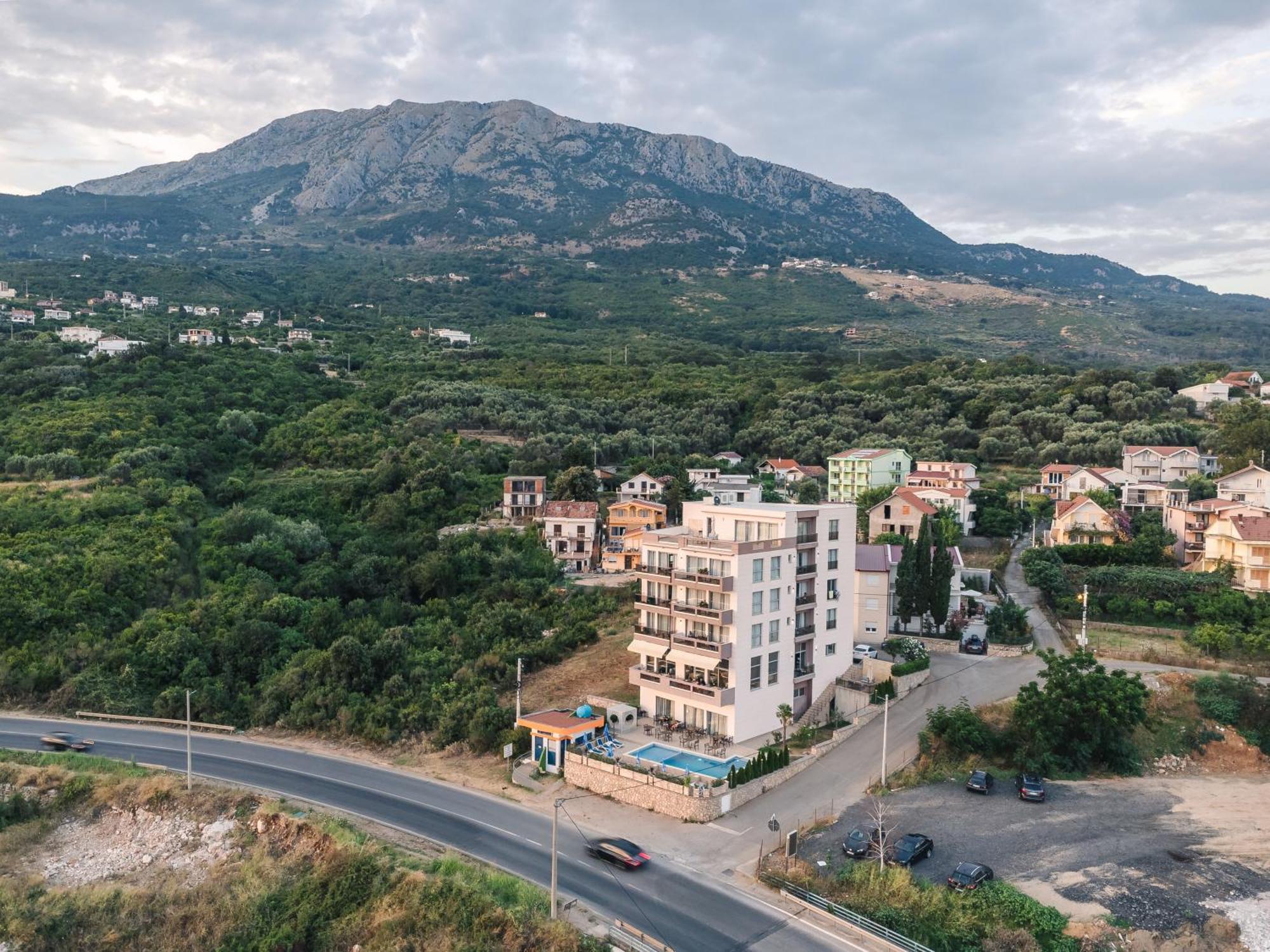 Lux Hotel M Dobra Voda Esterno foto