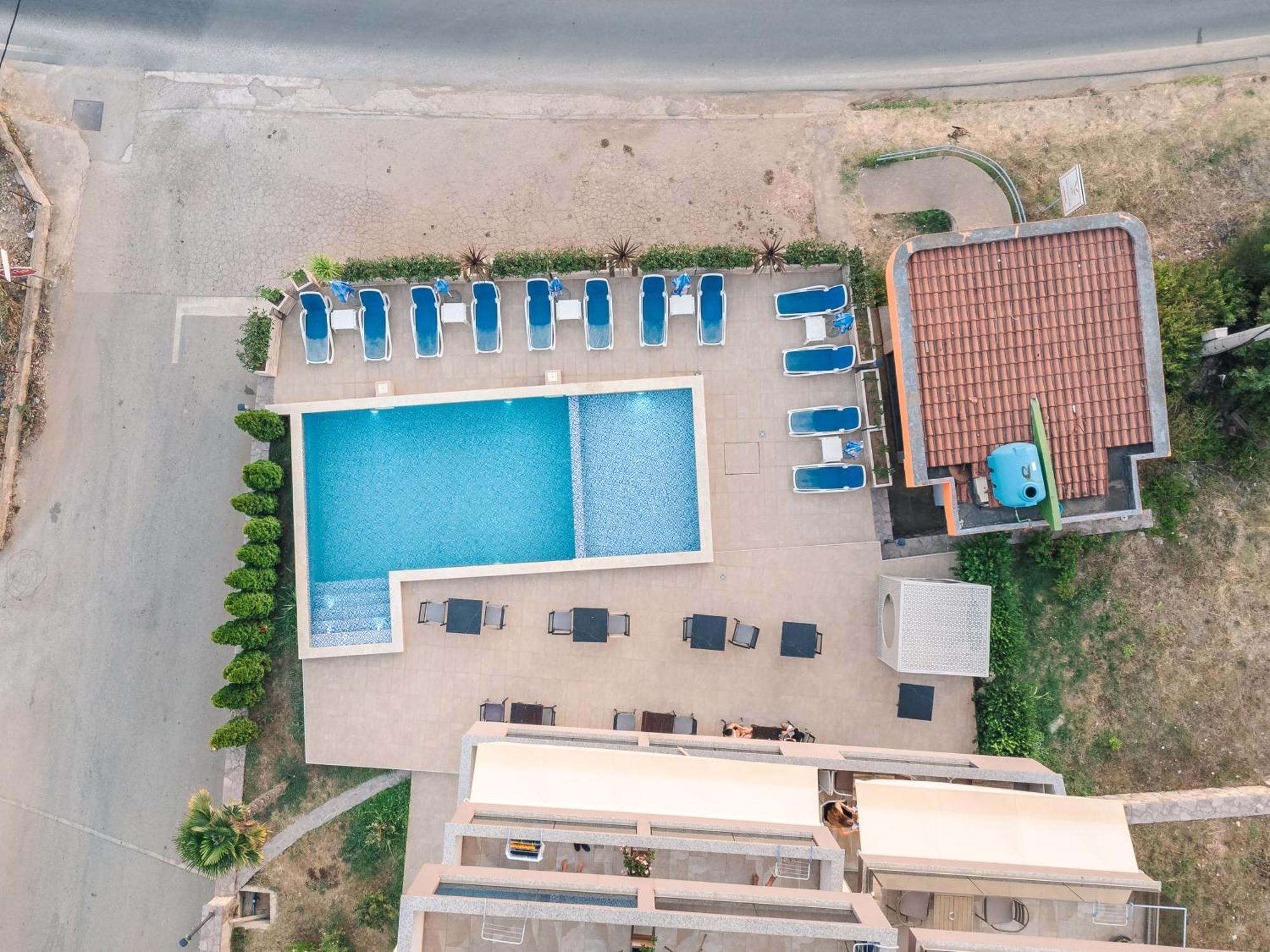 Lux Hotel M Dobra Voda Esterno foto