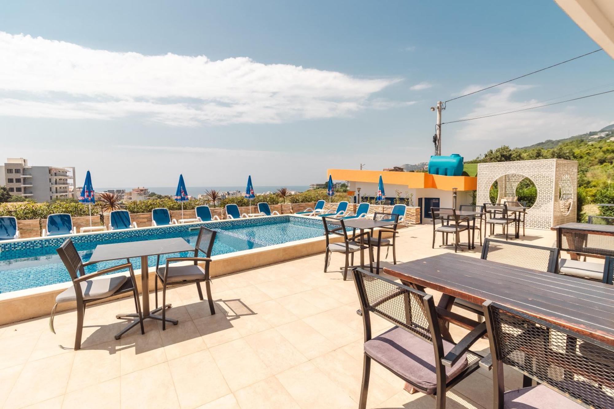 Lux Hotel M Dobra Voda Esterno foto