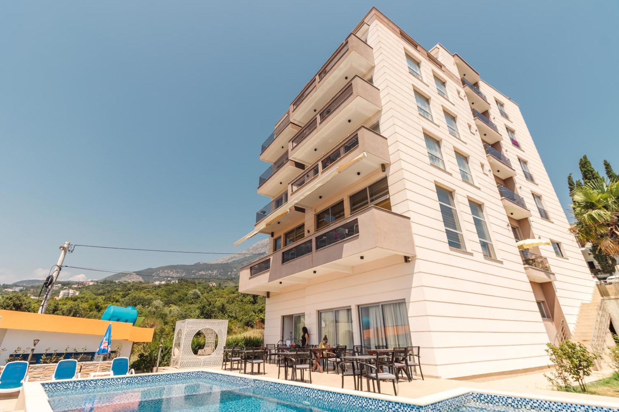 Lux Hotel M Dobra Voda Esterno foto