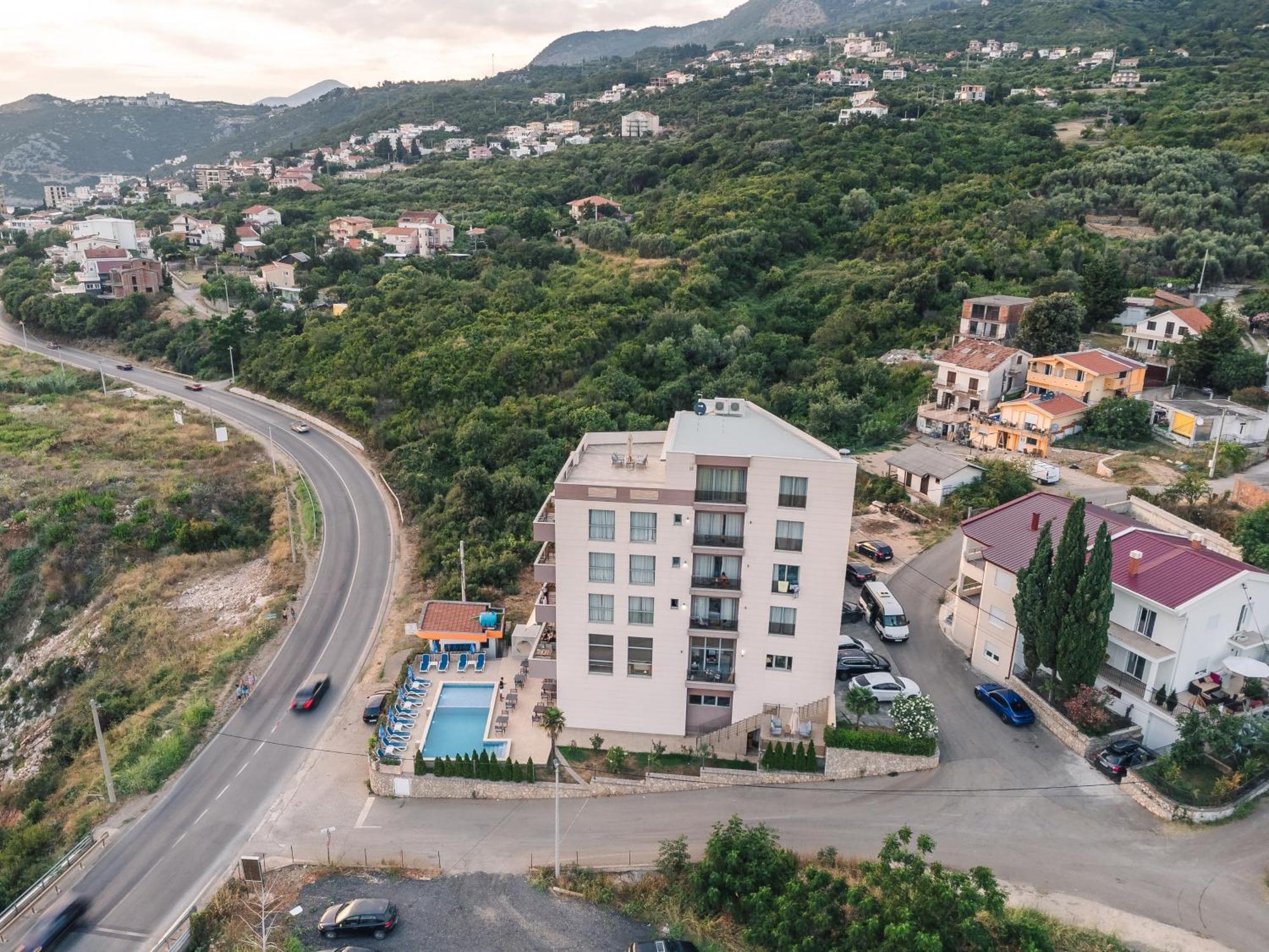Lux Hotel M Dobra Voda Esterno foto