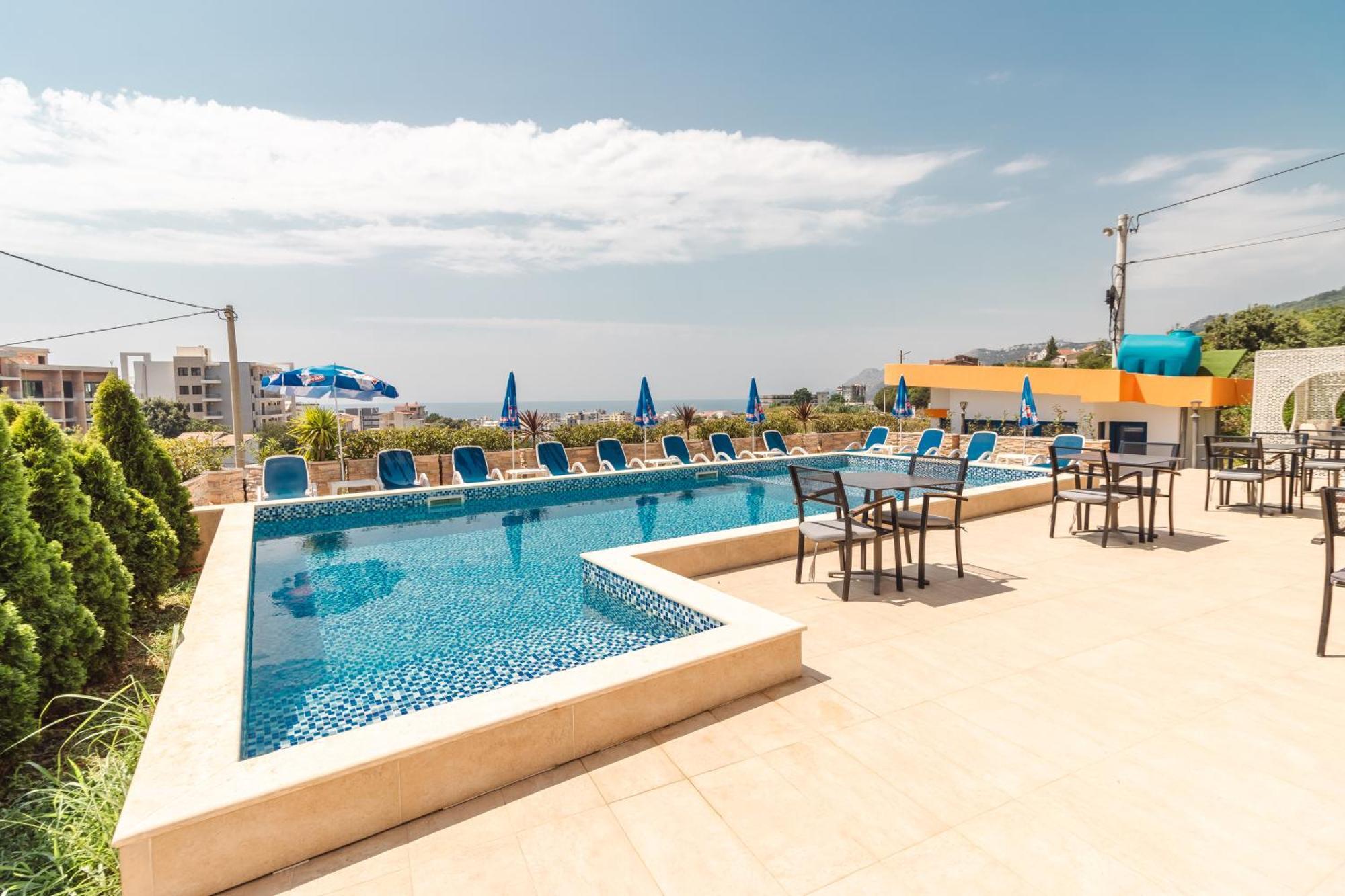 Lux Hotel M Dobra Voda Esterno foto